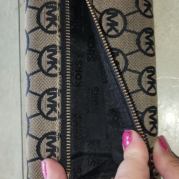 MK trifold wallet - Picture 7 of 9